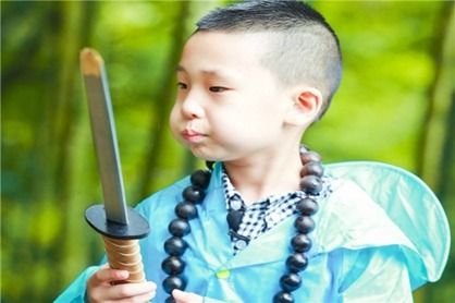 给男孩起名字姓马 马姓男孩子取名字(马姓属马男孩名叫马羽怎样)